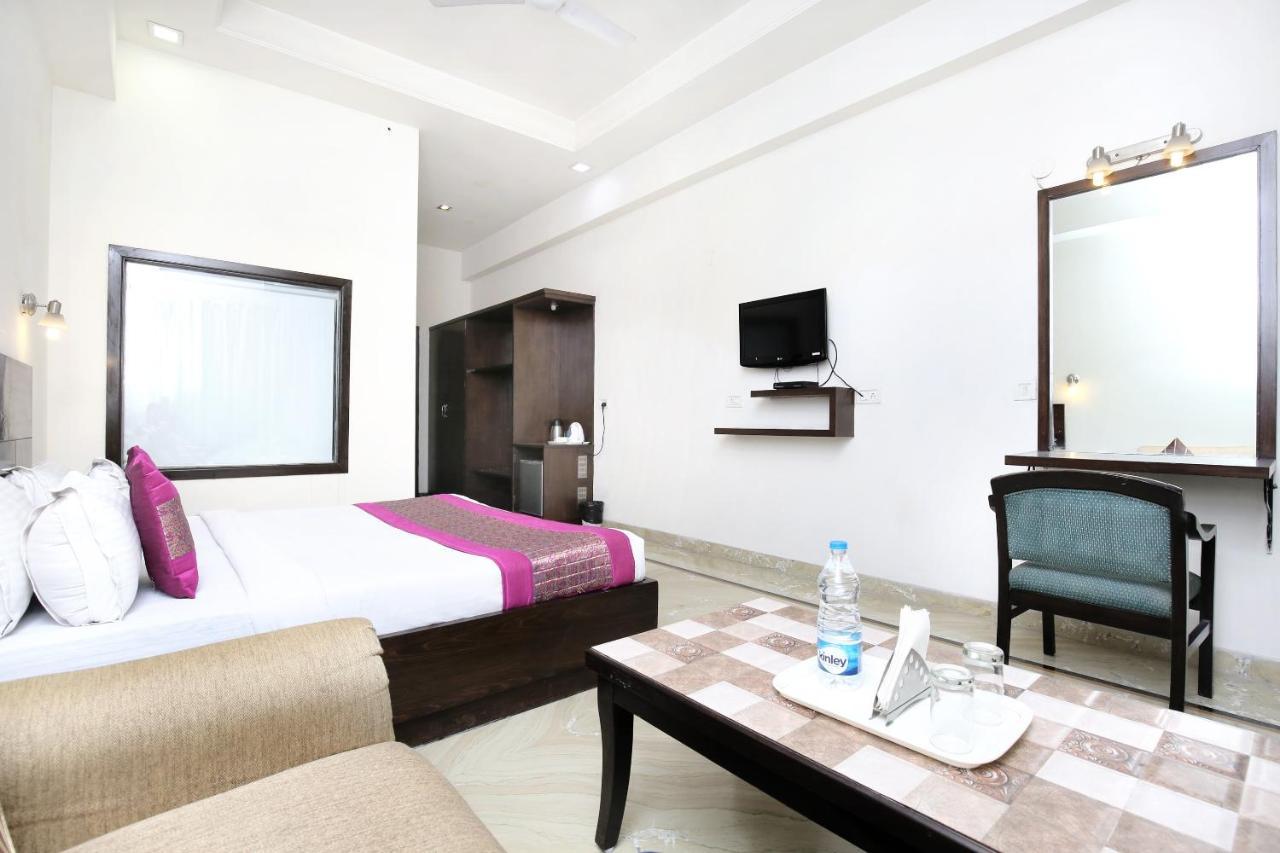 Capital O 15395 Hotel 42 Amritsar Exterior foto