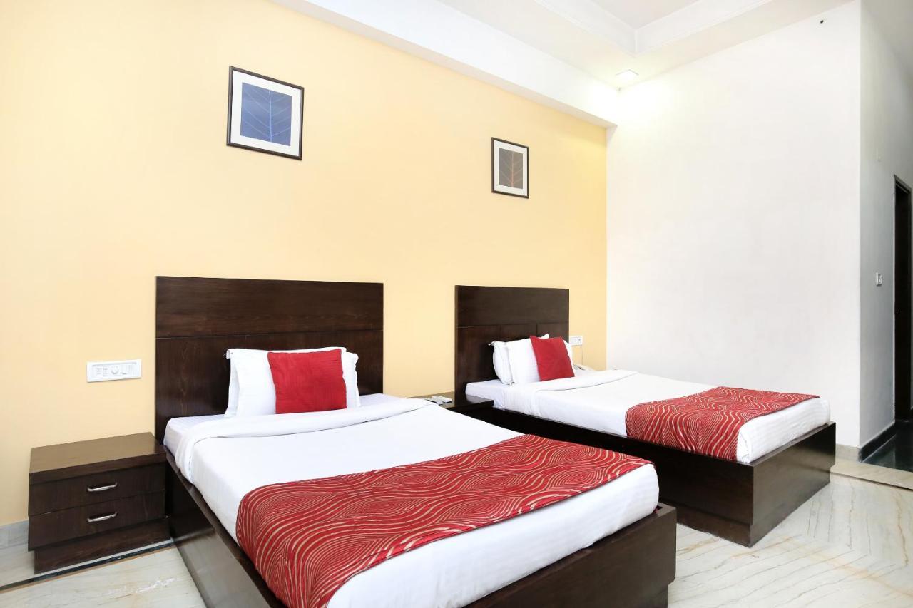 Capital O 15395 Hotel 42 Amritsar Exterior foto